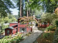 Sunny, downtown family oasis amongst the redwoods Hotels in Mill Valley