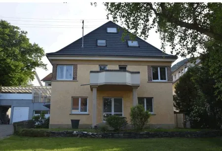 Villa Lou vacation apartment with beautiful terrace at the foot of the Swabian Alb Отели в г. Эшинген