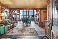 Spacious, Custom Built, Luxury Home Cabin with Hot Tub, Stunning Views,