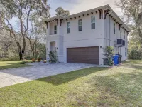 3 Mi to Usf: Dog-friendly Home w/ Large Yard Hotels in Lutz