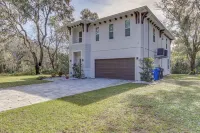3 Mi to Usf: Dog-friendly Home w/ Large Yard