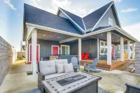 Ocean Shores Getaway w/ Fireplace & Hot Tub! - 3-Star