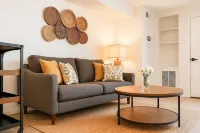 Cozy 1-bedroom condo in terrific Bakersfield with WiFi, AC