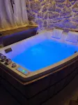 La Nuit d'Amélie.... a cozy retreat with hot tub..... Hotels in Norma