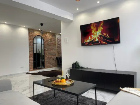ADVENTURE luxury apartment located 1,6 km from Buderus Arena, ( Central Old Town )