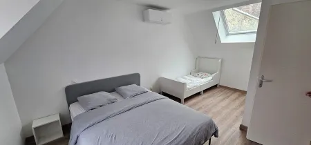 Air-conditioned house in the center of town on a quiet street close to all amenities. Отели рядом с достопримечательностью «Monastère Notre-Dame de Bethléem / Moniales de Bethléem, de l'Assomption de la Vierge et de saint Bruno»