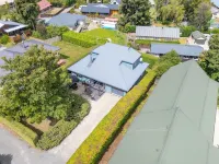 Stay7A: 4BR Modern Comfort, Sky TV, Views – Walk to Village & Pools