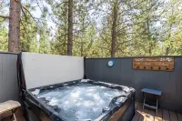 Private Hot Tub and Gas Fireplace - Charming Family Retreat