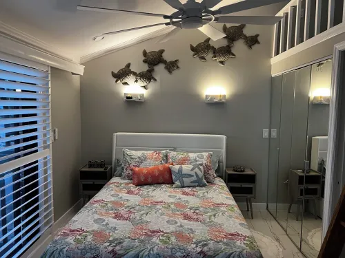Charming 1-bedroom condo in Siesta Key with WiFi, overlooking private beach
