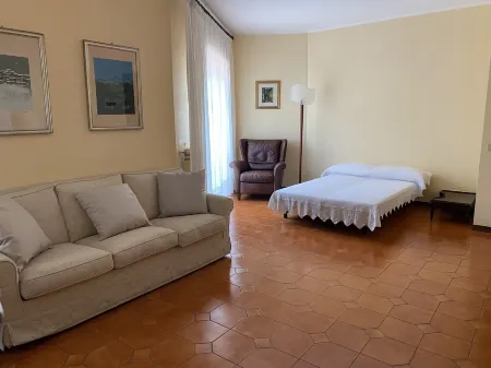 Cozy apartment 10 min from the sea and very well connected to the city center Отели в г. Ачи-Кастелло