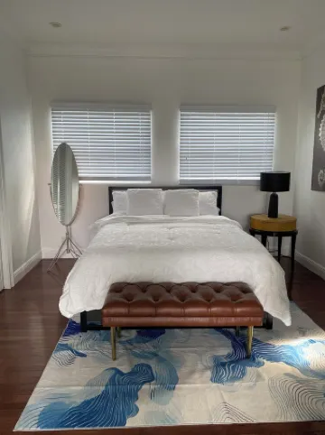 Cozy studio across the street from beach with AC, WiFi