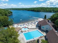 Hideout 4Br Retreat•Big Deck,Game Rm, Firepit,Fireplace•6Bikes•Kayaks•Golf•Pools