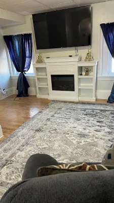 Cozy 2-bedroom apartment in beautiful Fall River with WiFi Hotels in Fall River