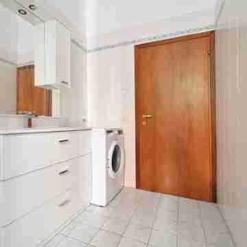 Apartment for 9 People - 4 Min Walk from Mestre Station (Venice) Others