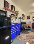 The Artists Cottage ~ Fun desert getaway