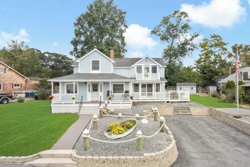 Rhode Island Haven: Walk to Greenwich Bay!