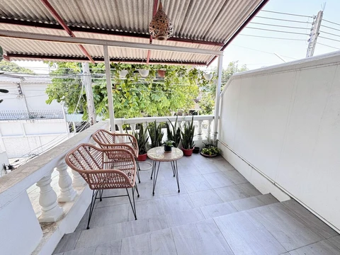 รูปภาพของSpacious 3-Storey Townhouse near Nimman & Old city