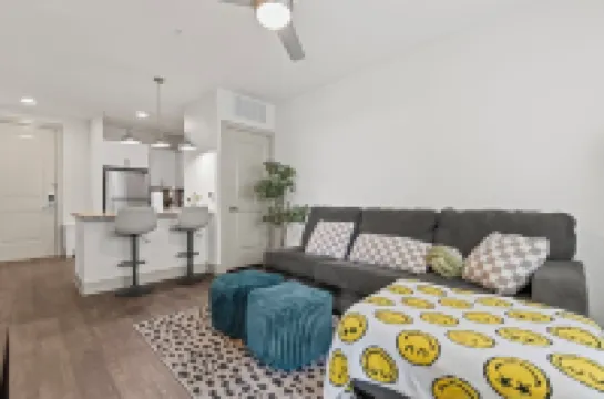 Modern 1-Bed, 1 Bath Apartment w/ King Bed, WiFi, 24-Hour Gym & Reserved Parking