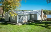 Huge 4-bedroom house on chain of lakes.