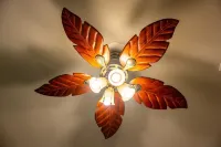 The Jungle Nook: Themed,Steps to Forsyth,King Bed,Grill,Games,Picnic Basket