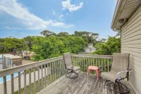Coastal Emerald Isle Retreat w/ Deck & Grill! - Parkering