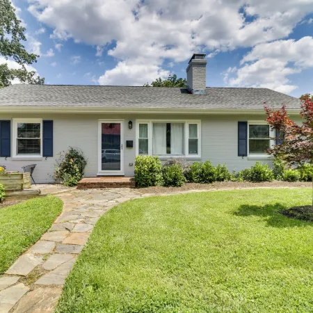 Charming Retreat in Charlottesville w/ Deck!