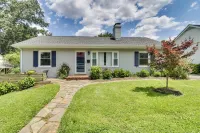 Charming Retreat in Charlottesville w/ Deck! - 3-Star