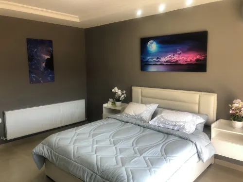 New condo in the royals Hills area Family, friendly, quiet neighborhood