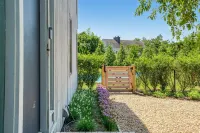 MCM Beach house in exclusive Amagansett dunes minutes from beach path Hotels in Amagansett