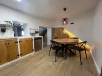 Cottage with jacuzzi and fireplace, ideal for couples. Hotels in Liétor