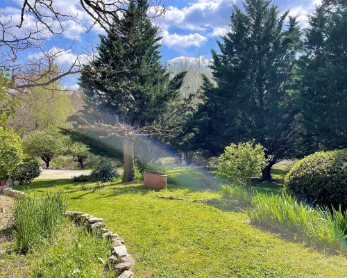 Magenta - Gîte in a 5000 M2 estate at the foot of the Colorado mountains Hotels in Rustrel