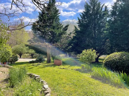 Magenta - Gîte in a 5000 M2 estate at the foot of the Colorado mountains Отели в г. Рюстрель