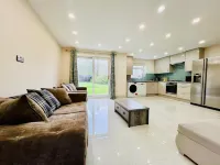 2 Bedroom Luxury Flat or Appartment near Heathrow with Garden