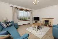 Beach holiday home 5 minutes' walk to Luskentyre Beach