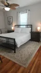 Magnolia Hideaway 2-BR Apt in center of Town of Colonial Beach - Wi-Fi