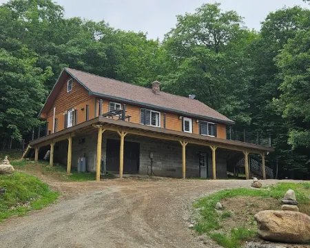 Mountain Views, Private, Close to Ski, Lake Placid & Olympic Venues Hotels in Keene