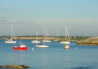 3-bedroom waterfront house with use of marina facilities in charming Jamestown!