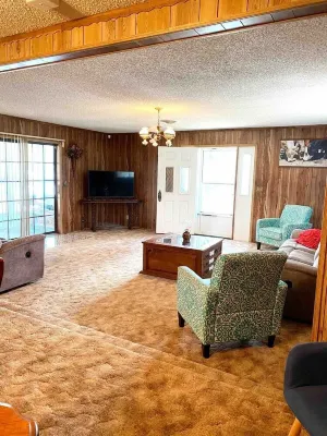 Charming 3-bedroom house with AC, WiFi in Clayton Hotels in Clayton