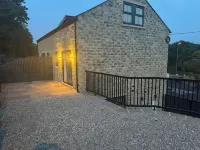 Canal view newly built 3 Bedroom house opposite East Riddlesden Hall. Hotels in Keighley