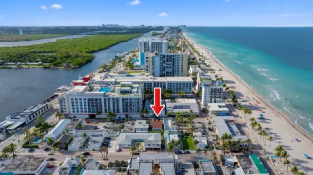 Modern 3 Bedroom House in Hollywood Beach Castle