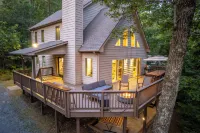 Mountain Retreat: HotTub, Game Room, Family & Pet-Friendly, 3 King Beds