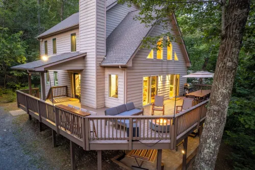 2 Mins to Slopes: HotTub, Game Room, Family & Pets, 3 King Beds
