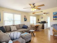 Charming 3-bedroom townhome 2 blocks from ocean and bay, in town of Stone Harbor Hotels in Stone Harbor