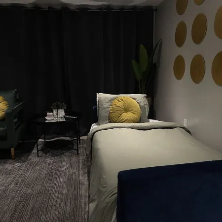 The Circle Suite Near JFK Airport Отели рядом с достопримечательностью «Железнодорожная станция JFK Air Train»