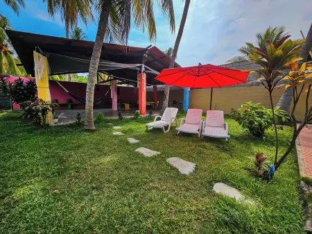 Charming 3-bedroom cabin with AC, WiFi in the beaches of Sonsonate Отели в г. Acajutla