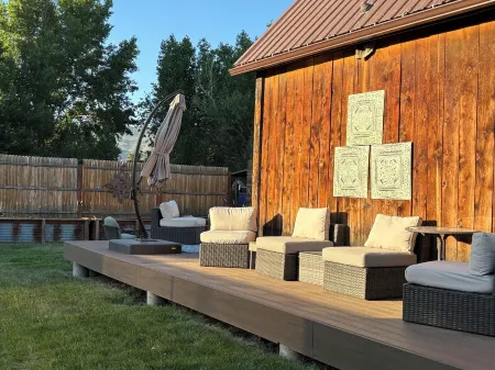 Charming 2-bedroom Vintage 1921 Cottage w/ Mountain Views in lovely Heber City!