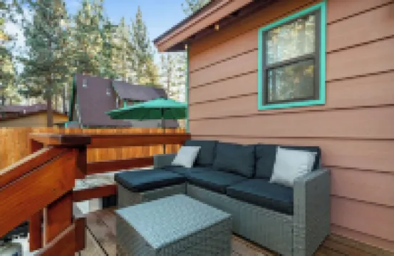 2BR/2BA Cozy Cabin in Big Bear w/Private Fence, Arcade, Spa, Near Forest & Lake