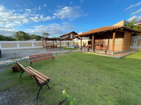 Vila Say House with 4 bedrooms, air conditioning and heated pool Отели в г. Сан-Франсиску-ду-Сул