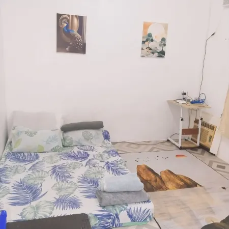 Cozy air-conditioned room with homestay, movie, work/study. Complimentary WiFi Отели в г. Тейтей