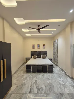 Charming 3-bedroom villa with AC and WiFi in prime location in Varanasi